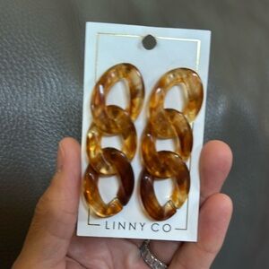 LinnyCo dangle earring